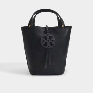 NEW!! RARE! Tory Burch Bucket Tote